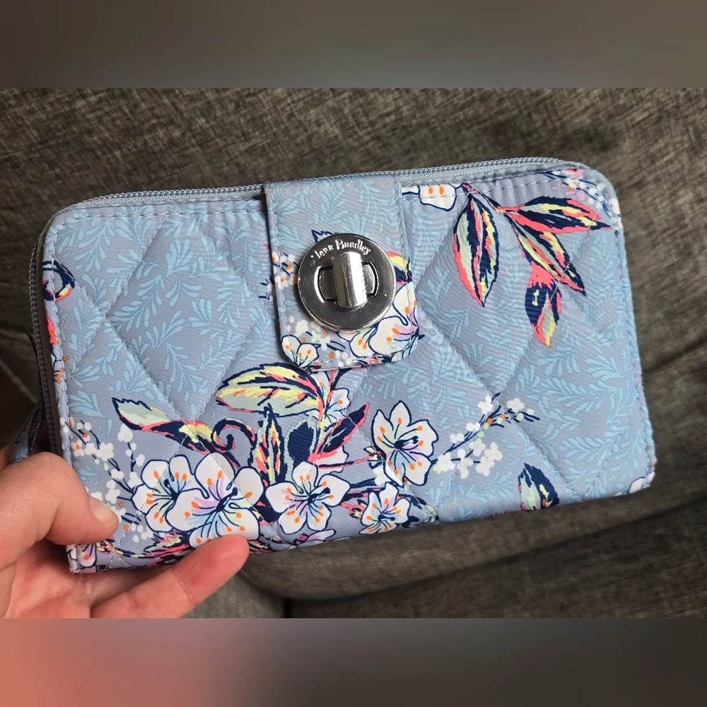 Vera Bradley Ultralight RFID Turnlock Wallet Cherry Blossoms New Without Tags